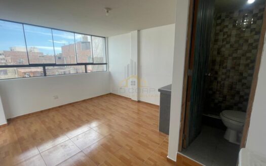 Departamento en Alquiler 50m2 en Cuarto Piso / 2 Habitaciones, 1 Baño en Urb. Los Pinares, Los Olivos, Lima (cerca MERCADO COVIDA)