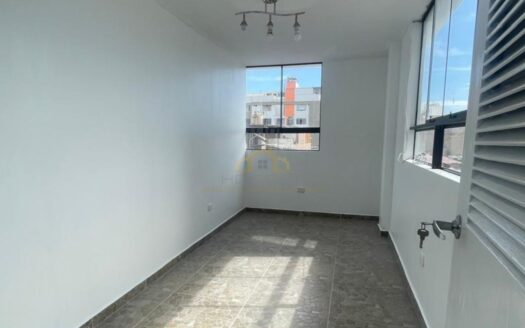 Departamento en Alquiler 50m2 en Cuarto Piso / 2 Habitaciones, 1 Baño en Urb. Los Pinares, Los Olivos, Lima (cerca MERCADO COVIDA)